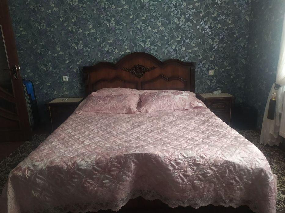 Двух спальное и мягкая мебель