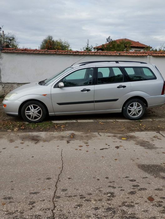 Продавам семеен автомобил