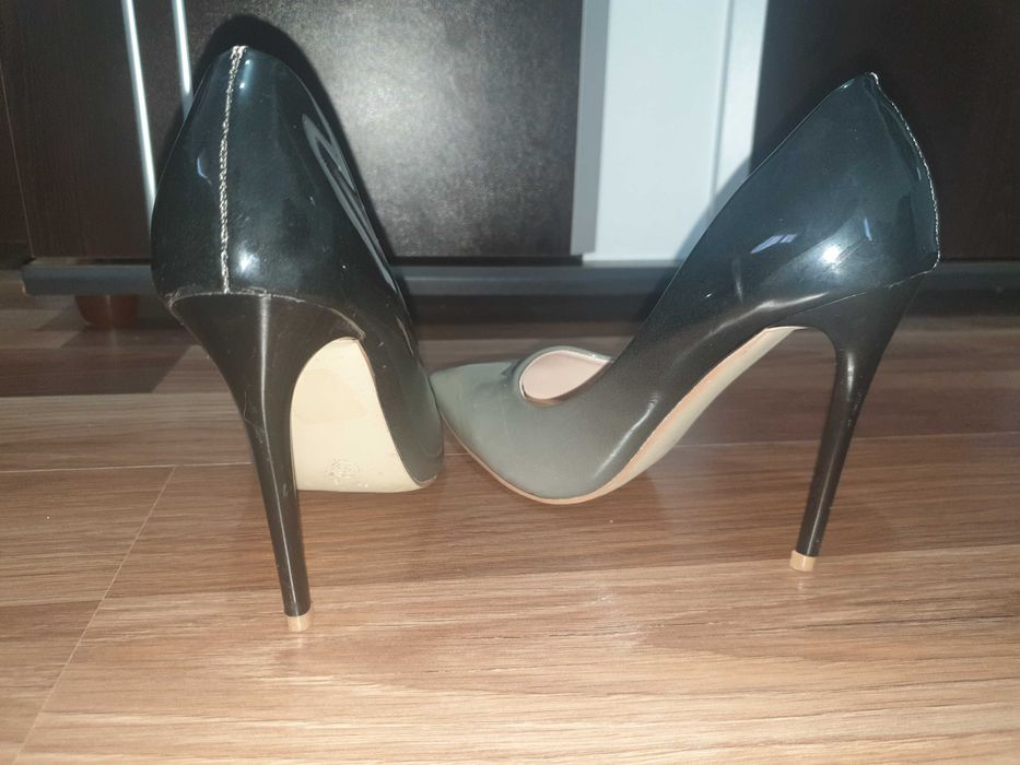 Pantofi gri marimea 37