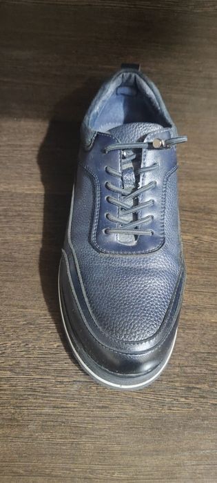 Продам кроссовки