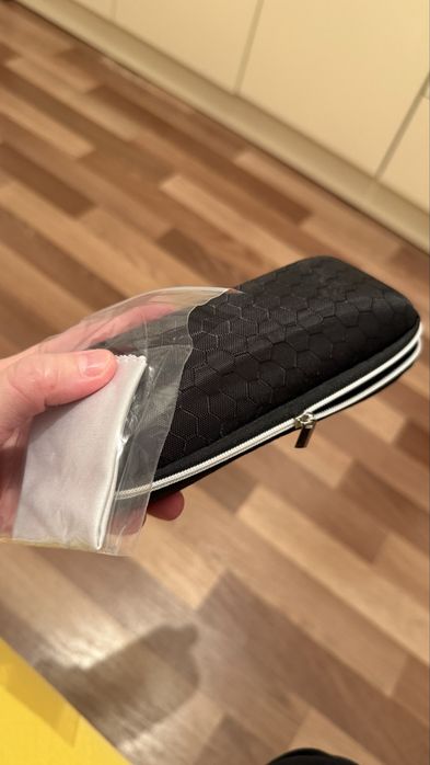 Продаю новые летние очки с чехлом