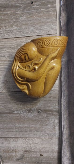 Ваза  настенная "Девушка с кувшином" СССР