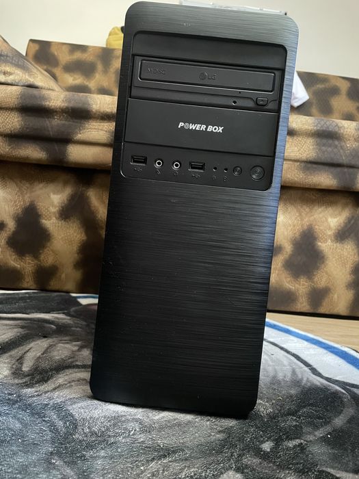 Геймърски компютър с Windows 10 и Wi-Fi адаптер