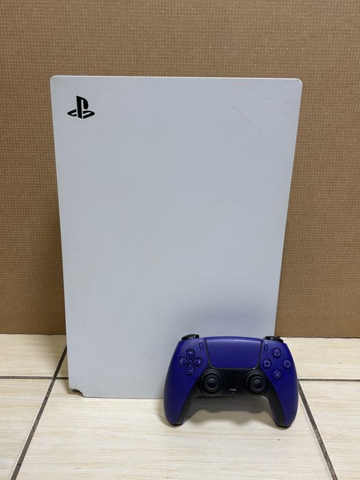 MDM vinde: Consola PS5 Disc Edition 825GB+Maneta.