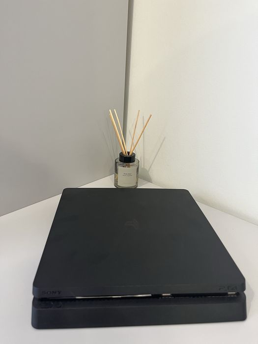 PlayStation 4 (2022) года + 3 игры в подарок