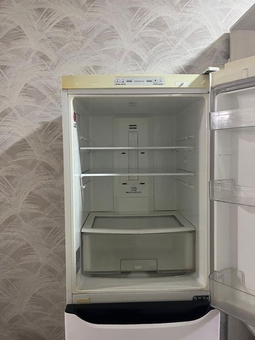 Холодильникkk LG
