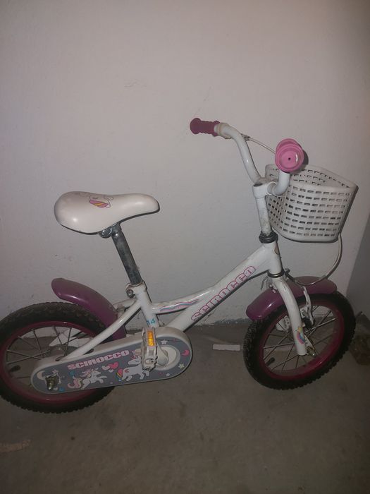 Vând trotineta și bicicleta în stare foarte bună fiecare. Mai mult prăfuite  la subteran decât utilizate. Se pot vinde împreună sau separat. Pret bun!