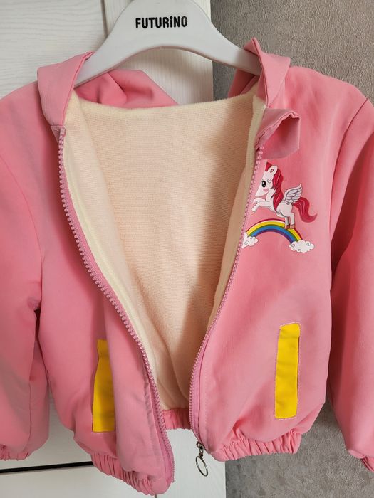 Продам ветровку на девочку!