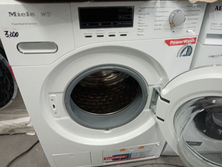 Mașina de spălat rufe Miele