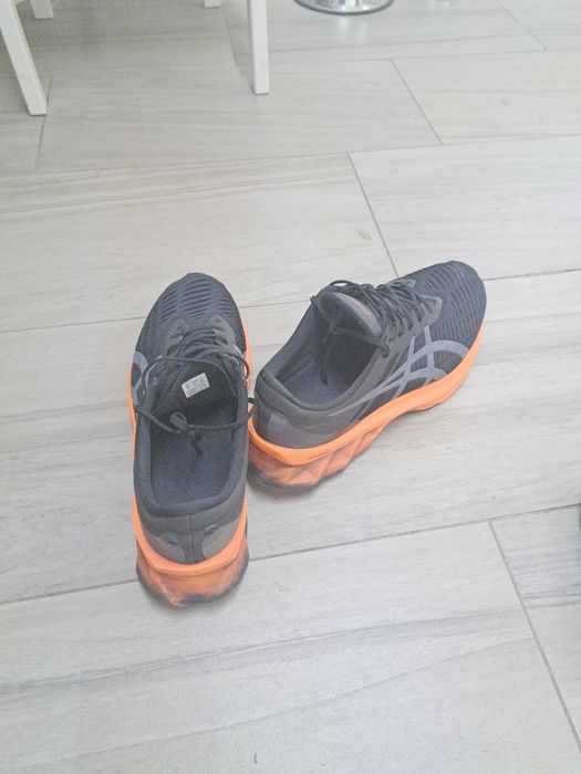Vand adidasi asics