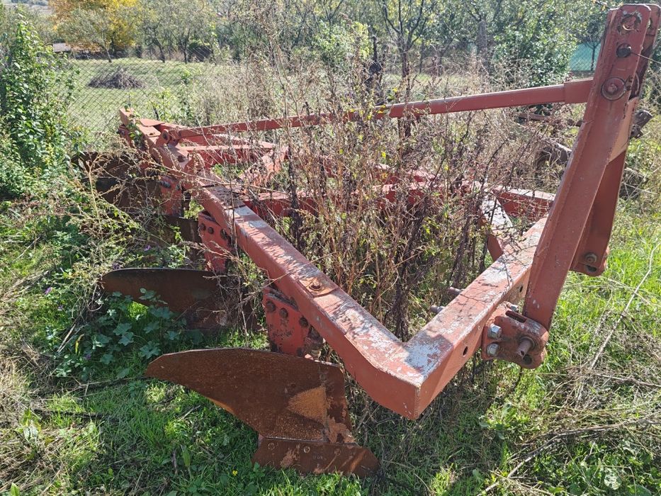 продавам плуг 5х35