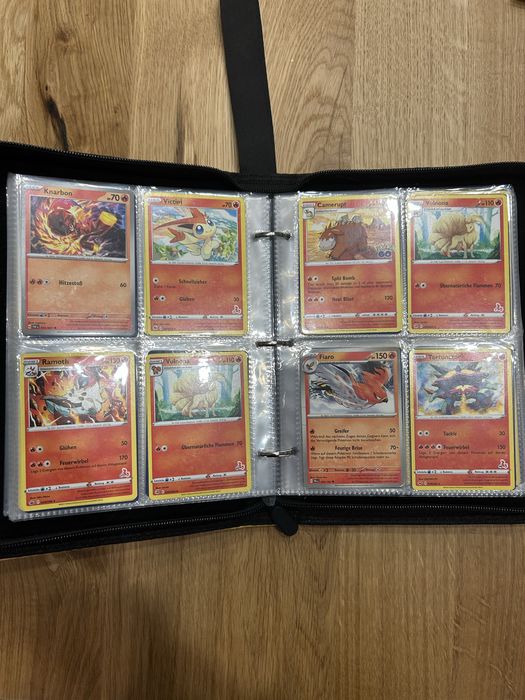 400 carti pokemon+album picakiu