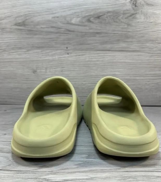 Yeezy slides noi