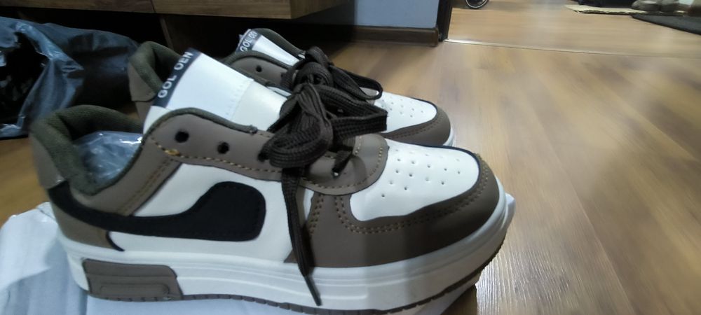 Продам кроссовки