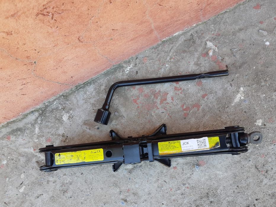 Домкрат на Киа  оригинал.