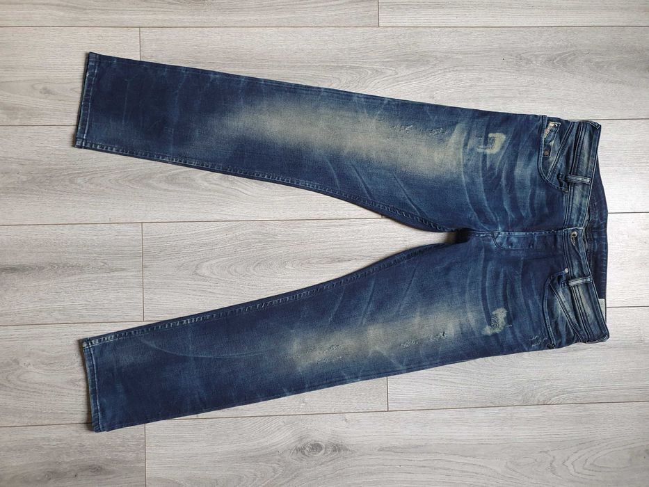 Blugi DIESEL "Iakop" Reg. Slim-Tapered - Marime W33 L30 (Talie 89 cm)