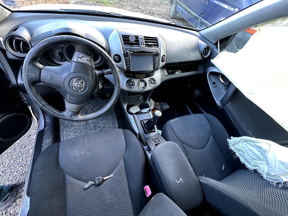 Toyota RAV-4 2.0i на части