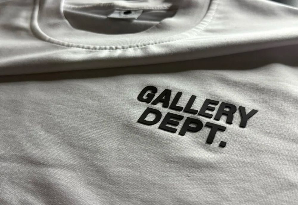 Tricou Gallery Dept