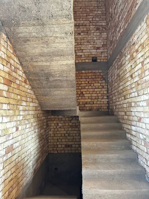 Uchaska sotiladi ibn sinoda