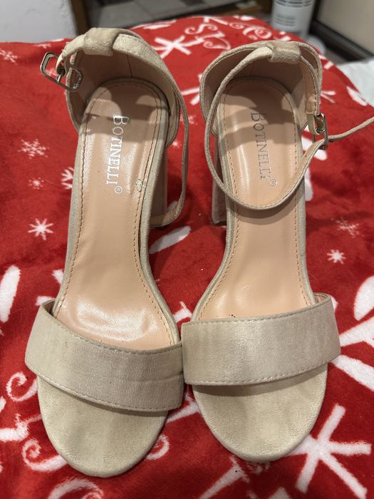 Sandale cu toc marimea 36