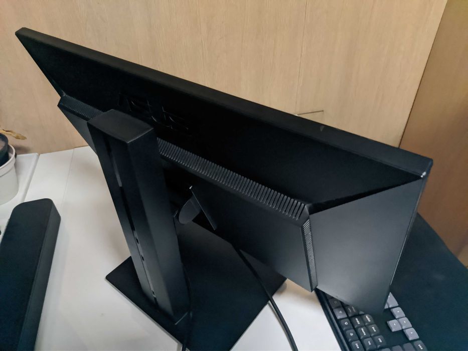 ASUS 27" 4K Ultra HD монитор