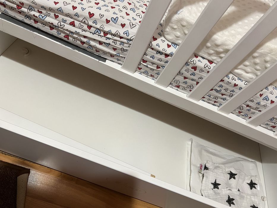 Продавам детска дървена кошара