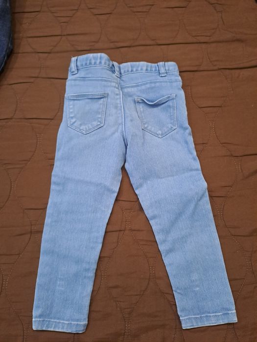 Бебешки дънки за момиче