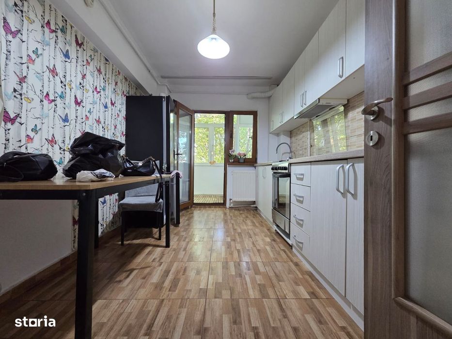 CHIRIE- Apartament 3 camere, mobilat și utilat, Etaj 3, Zona Pelican