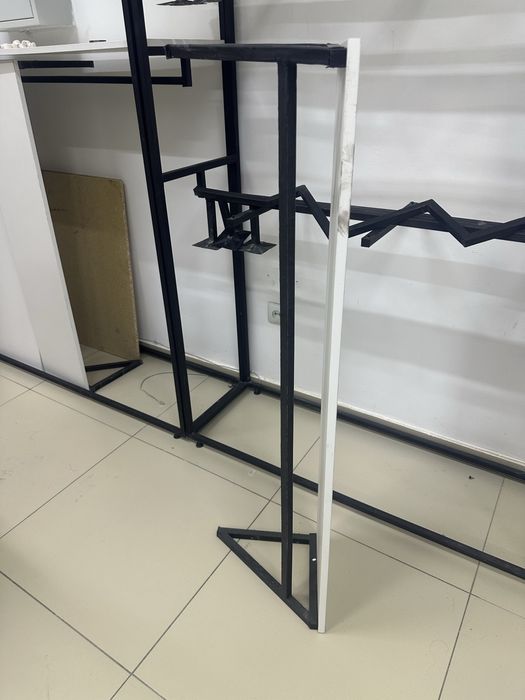 Продам стеллажы для магазина одежы