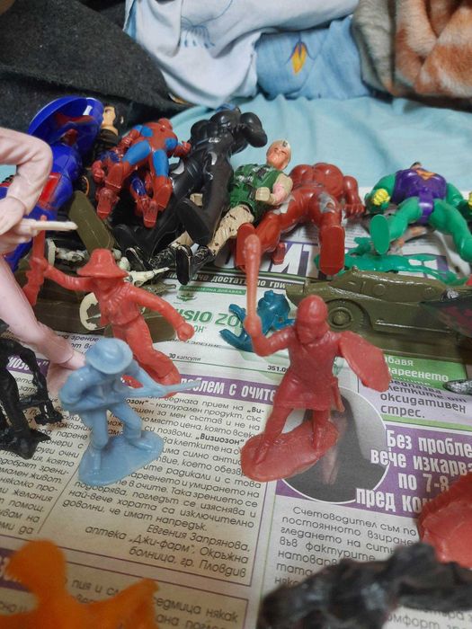 Реалистични фигурки за игра-каубои+индианци+рицари+войници+спайдърмени