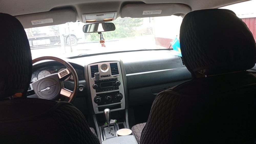 Крайслер 300с  пешите