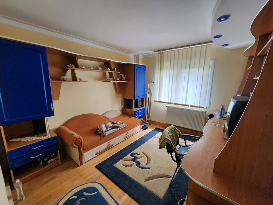 Inchiriez apartament cu 3 camere