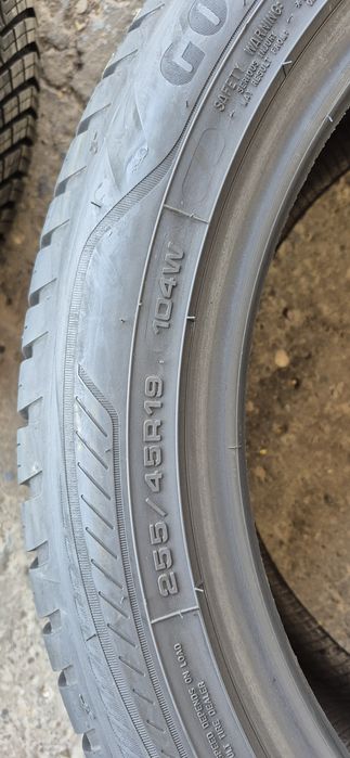 4 anvelope M+S ca noi 255/45/19,doua Continental 2022,doua Goodyear 2023.Pretul este pe bucata.