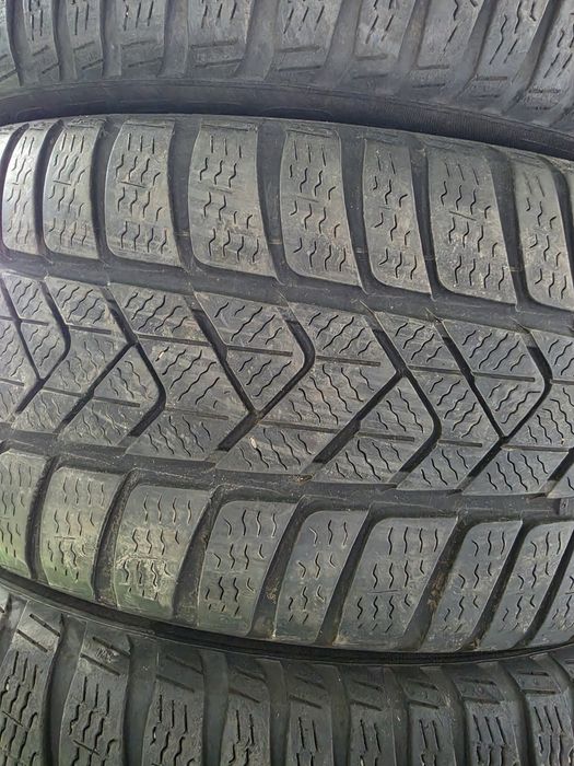 4 бр зимни 225/50/17 Pirelli 23г