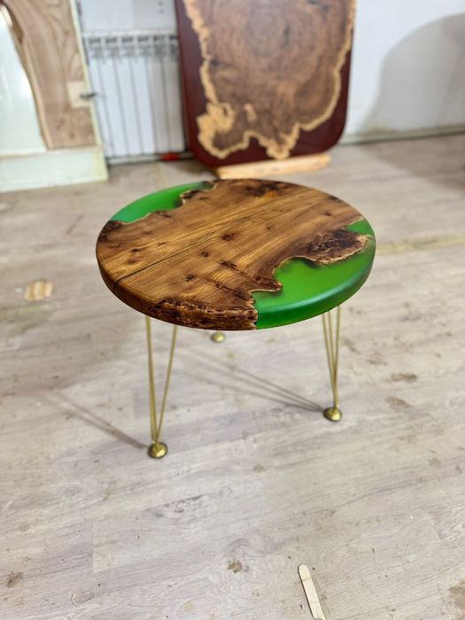 Продаю стол кофейный