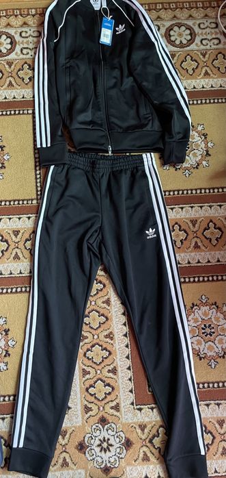 Trening adidas, originals, nou și cu eticheta. 10/10