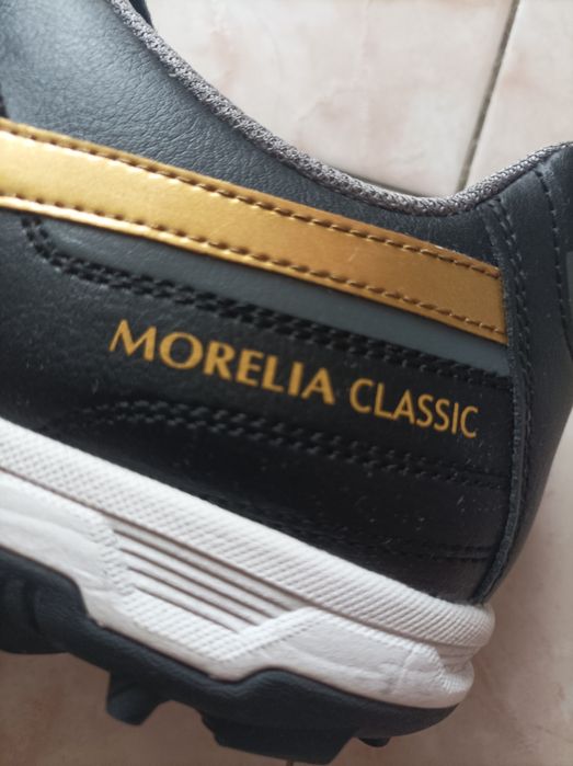 Продавам мъжки стоножки Mizuno Morella Classic
