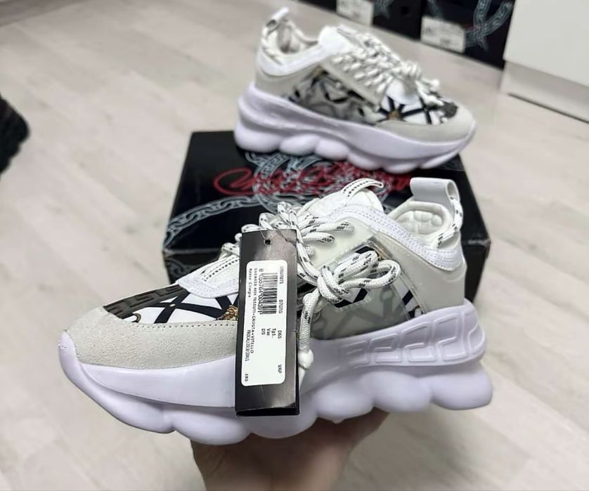 vand versace chain reaction white noi, cu cutie. Orice marime disponibila.