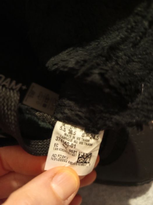 Черно със златисто Puma боти с пух