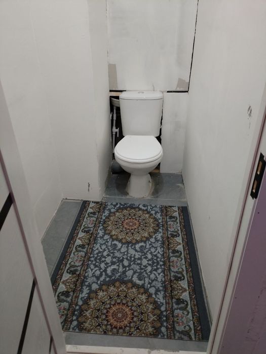 Срочно сотилади Хонобод авену дан квартира 41 кв  2 хона килинган.