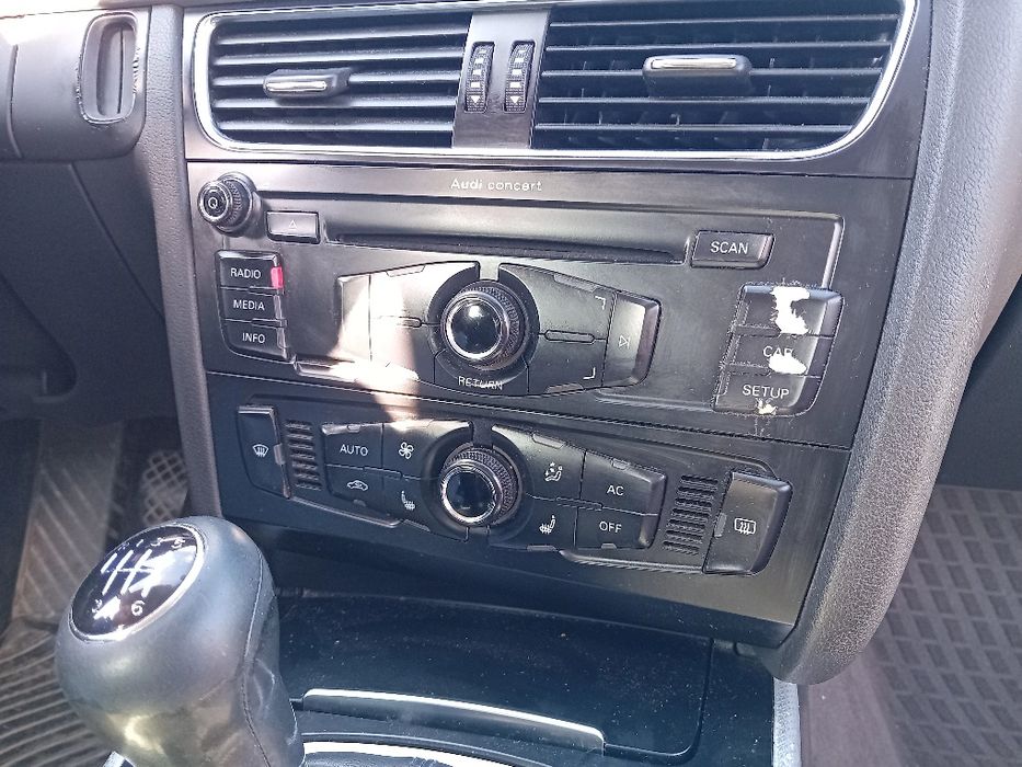Casetofon-radio Audi A4 b8