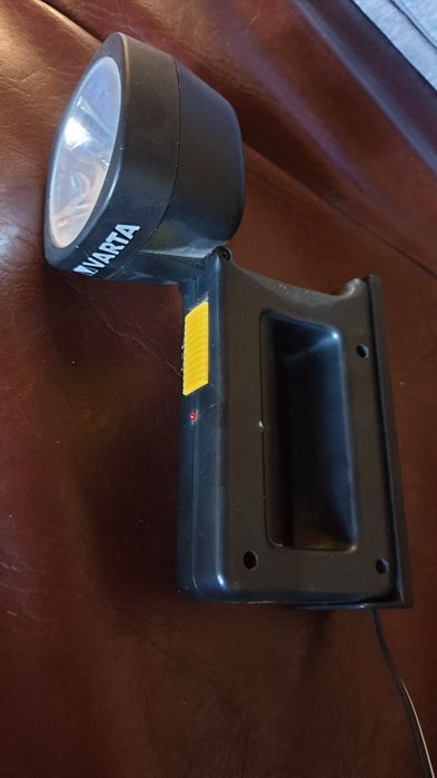 Lanterna Varta cu acumulator