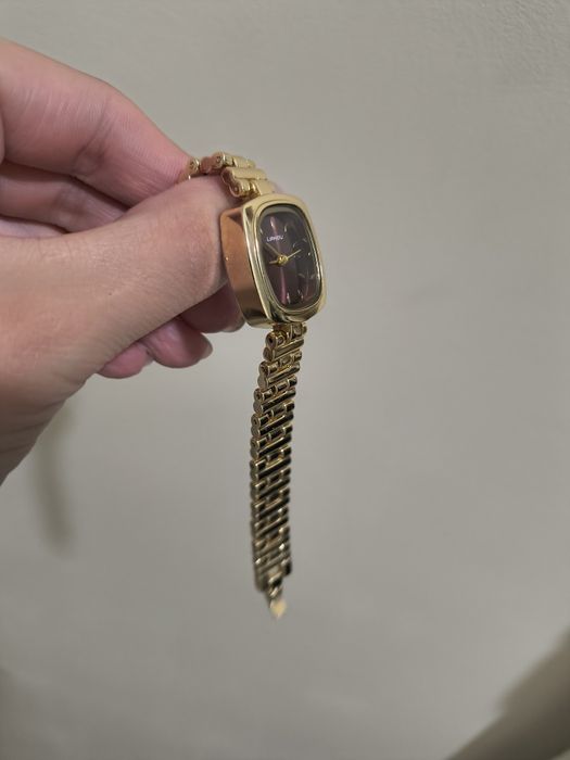 златист часовник