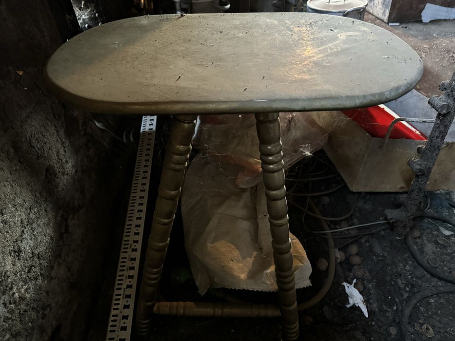 Стол журнальный дерево