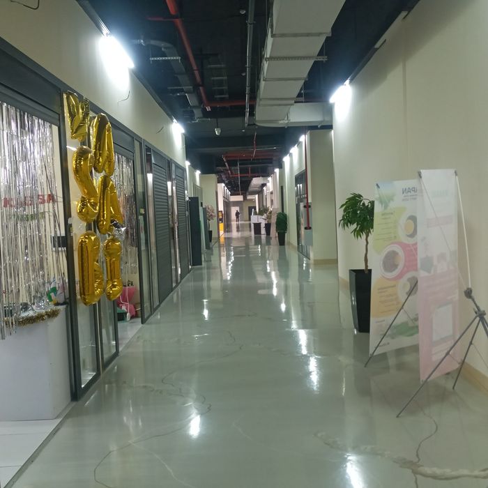 Магазин сотилади Ибн Сино Савдо Мажмуаси(Строймарт)