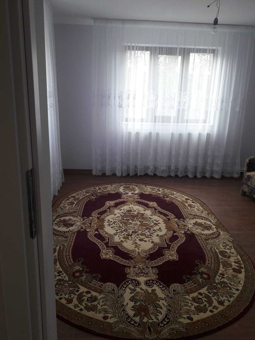Vând casă complet renovată + anexe și teren 1300 mp, orașul Darabani