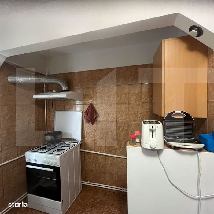 Apartament de 3 camere, zona Stejari
