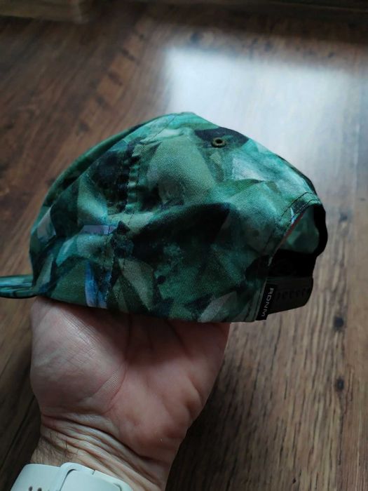 reell - страхотна шапка КАТО НОВА  универсален размер