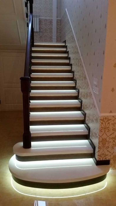 Лестница из искусственного камня (акрил, кварц), ступени, облицовка.