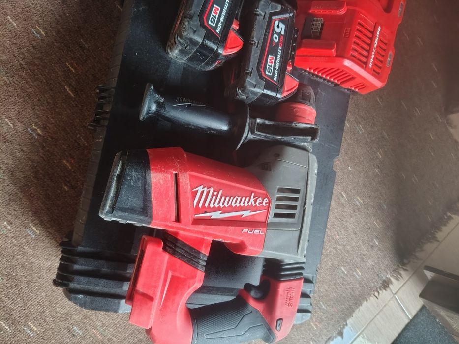 Vând rotopercutor Milwaukee M18 chpx